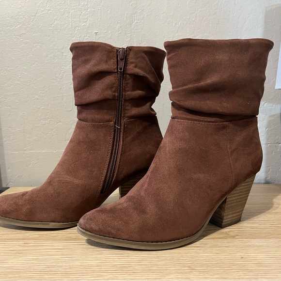 Slouchy Western Booties - Picture 4 of 7